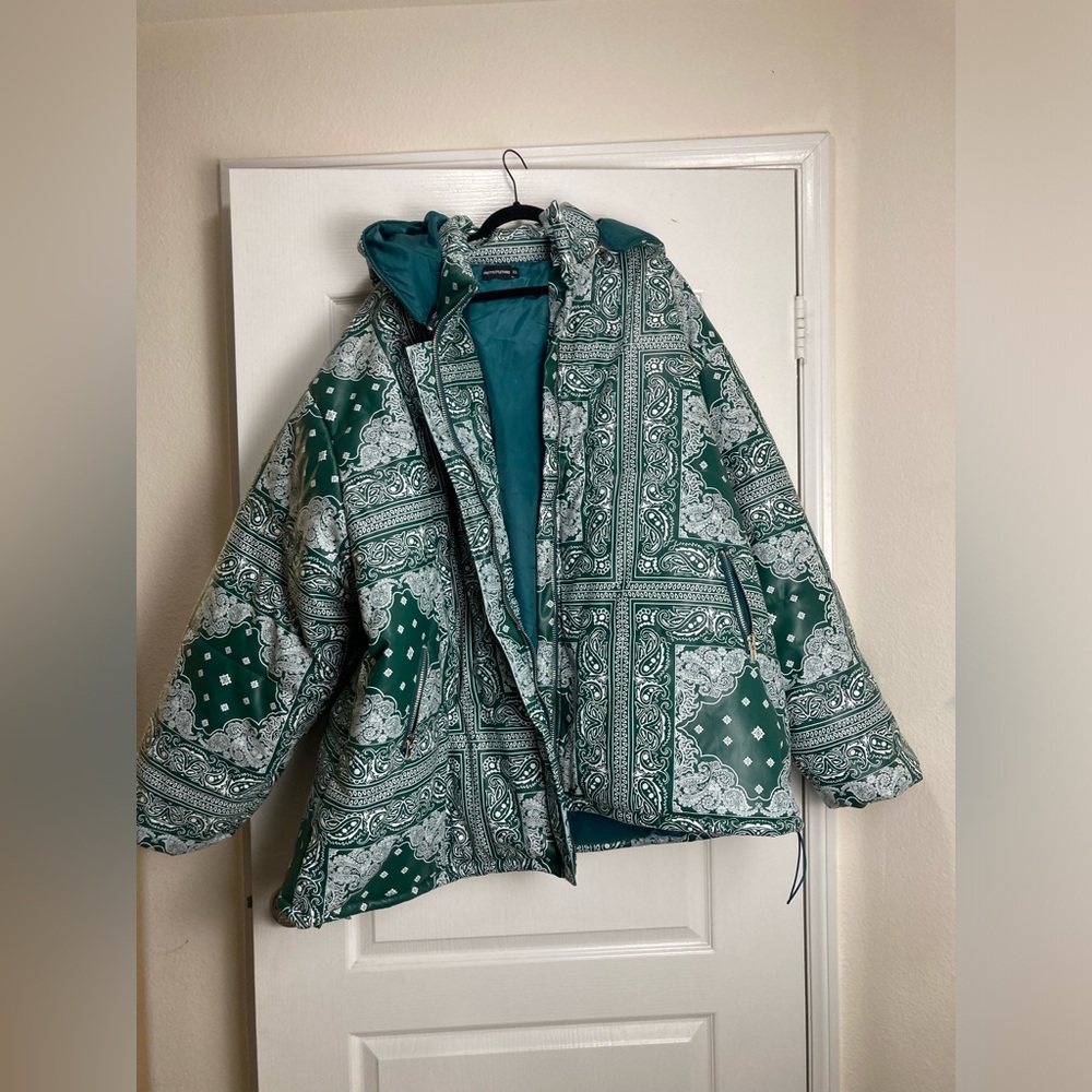 PrettyLittleThing Green Unisex Paisley PU Extreme Oversized Puffer Coat Size XXL